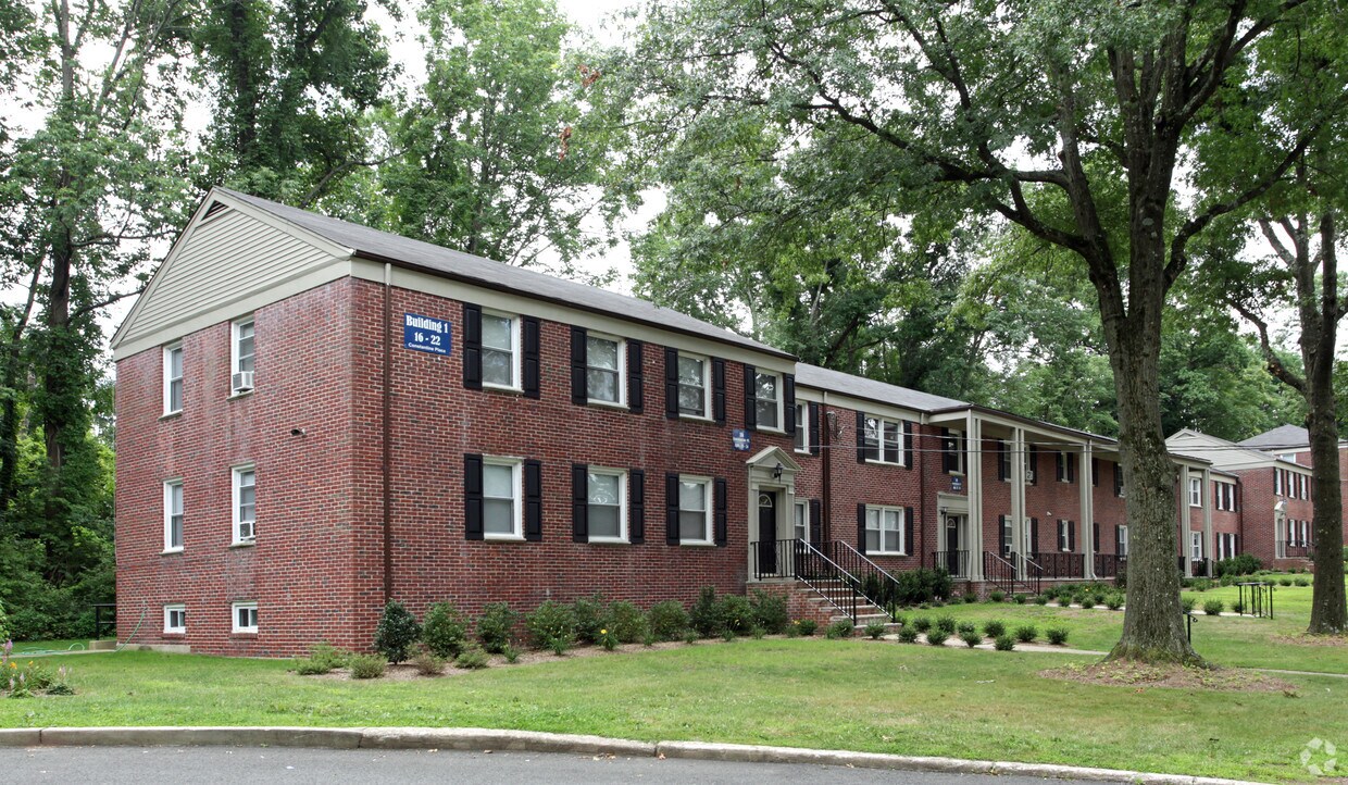 Constantine Village Apartments Summit, NJ