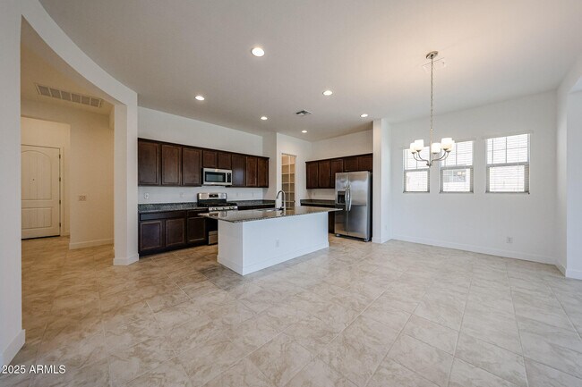 Foto del edificio - 25069 N 76th Dr