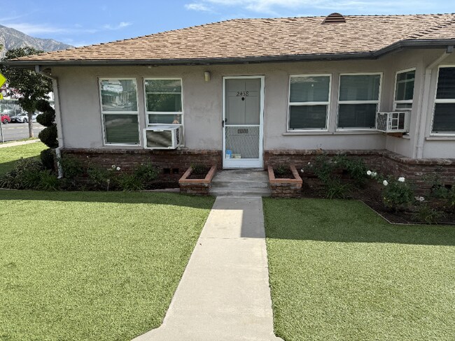 Foto del edificio - 2438 E Washington Blvd