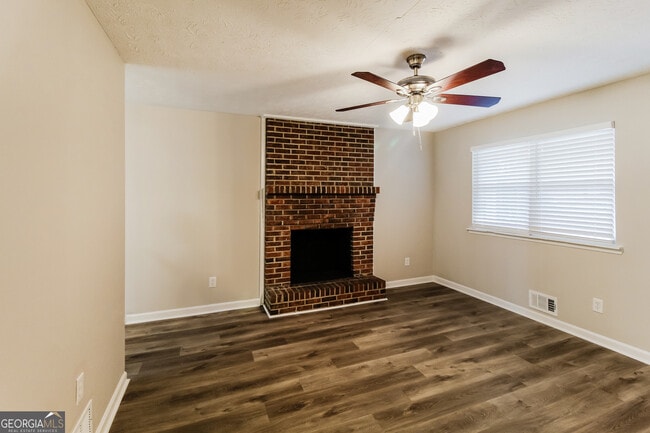 Foto del edificio - 635 Lakeridge Cir SE