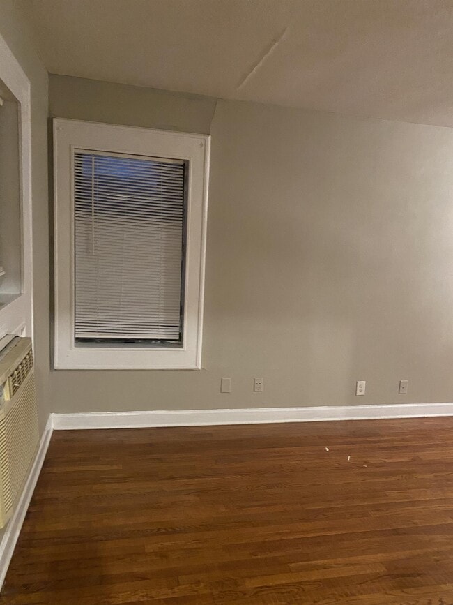 Building Photo - 401 Sanders St