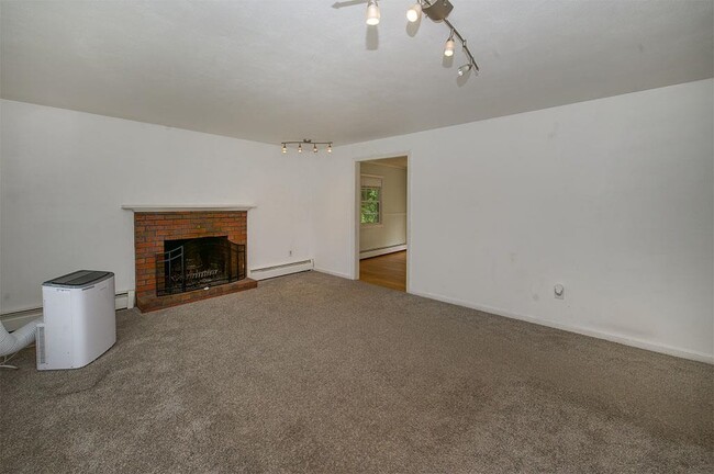 Building Photo - 3 Rustic Ln
