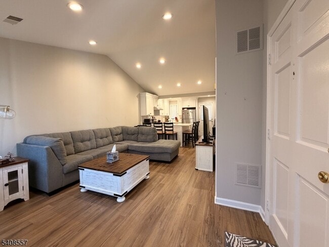 Building Photo - 8 Troon Terrace