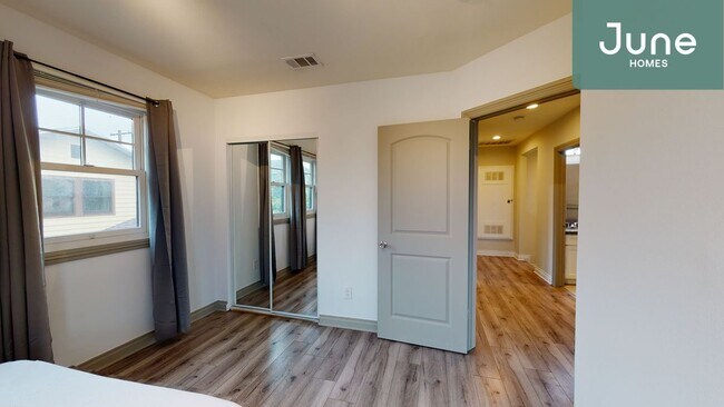 Building Photo - ROOM ONLY in 4-bed/3.0-bath Home