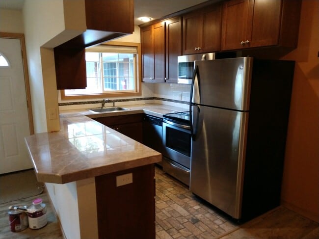 Kitchen - 9727 SE 33rd Ave