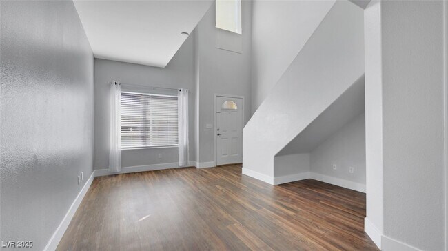 Foto del edificio - 492 Parrot Beak St