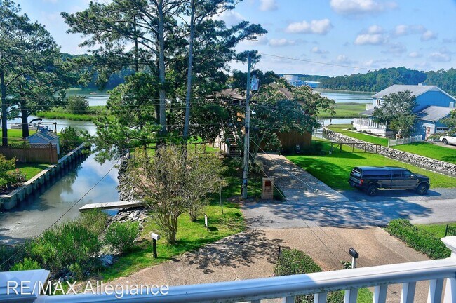 Foto del edificio - 3 br, 2.5 bath House - 815 CLOSE AVENUE