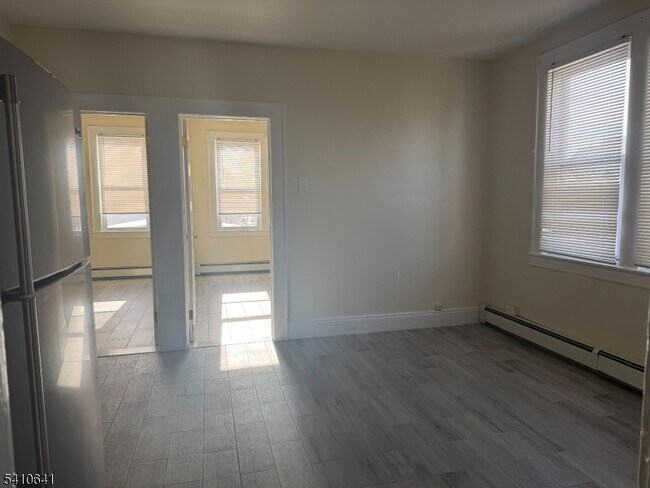 Foto del edificio - 557 Gregory Ave