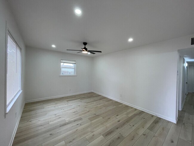 Foto del edificio - Fresh, Fun, 3-bed, 1-bath Lamesa Home