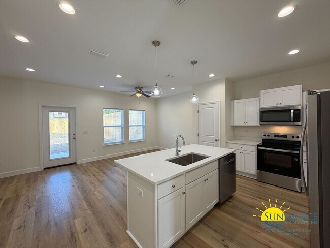 Foto del edificio - Brand-New 3 Bedroom Townhome in Fort Walton Beach!