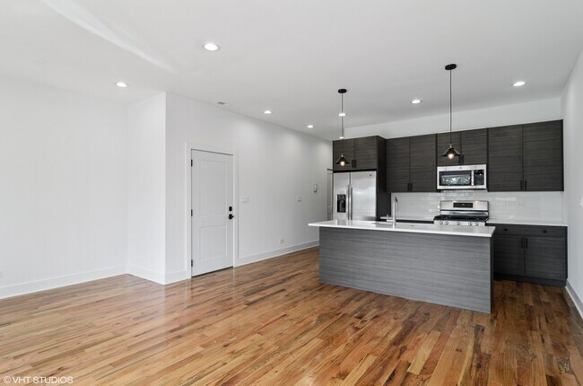 Foto del edificio - 5540 W Montrose Ave