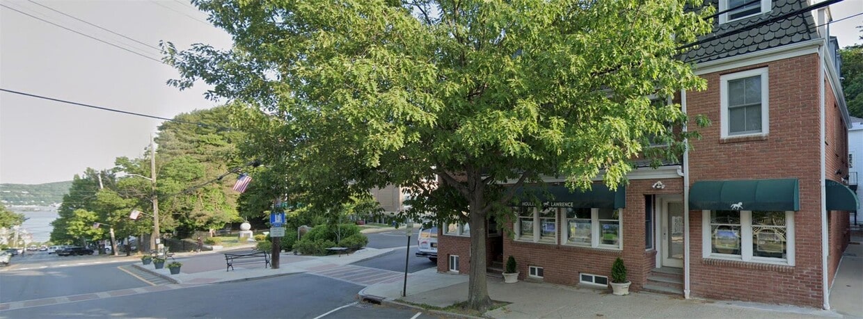 Primary Photo - 113 Main St