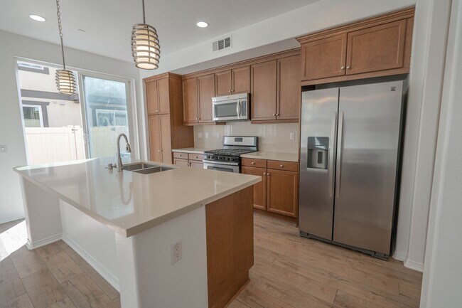 Building Photo - Santa Clarita 3-Bedroom River Village Home...
