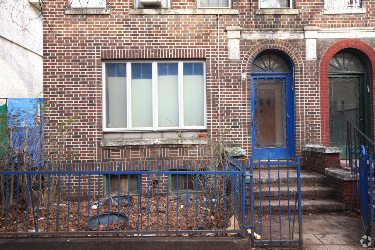Building Photo - 1011 44th St