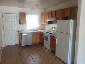 Building Photo - 403 N Sunshine Blvd