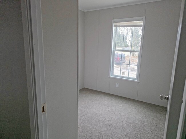 Building Photo - 705 W 8th St