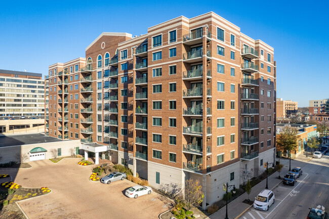 Building Photo - Library Courte Condominiums