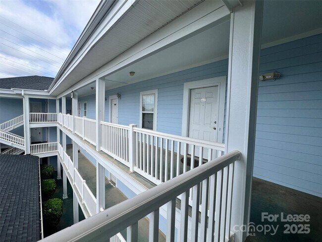 Foto del edificio - 8635 Coralbell Ln