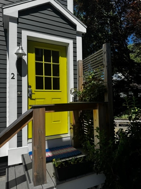 Private entry - 33 Atlantic St