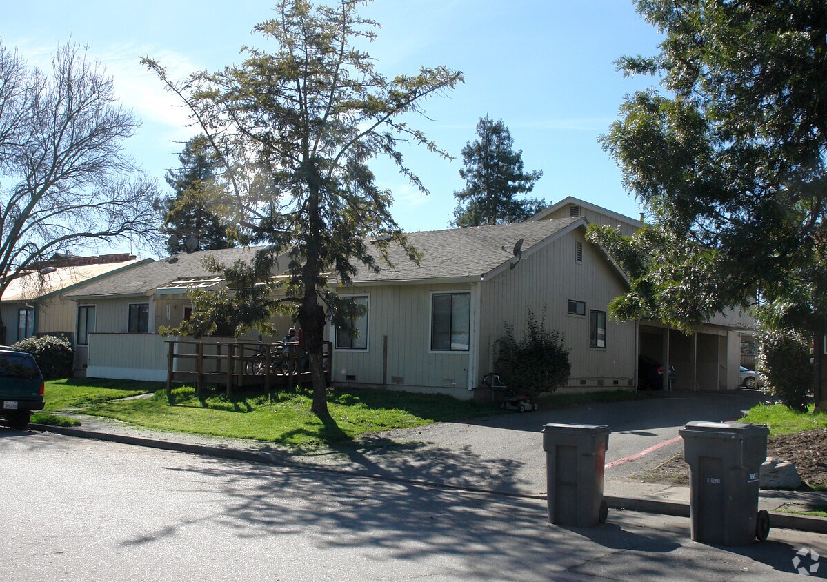 Primary Photo - 2557 Kenton Ct