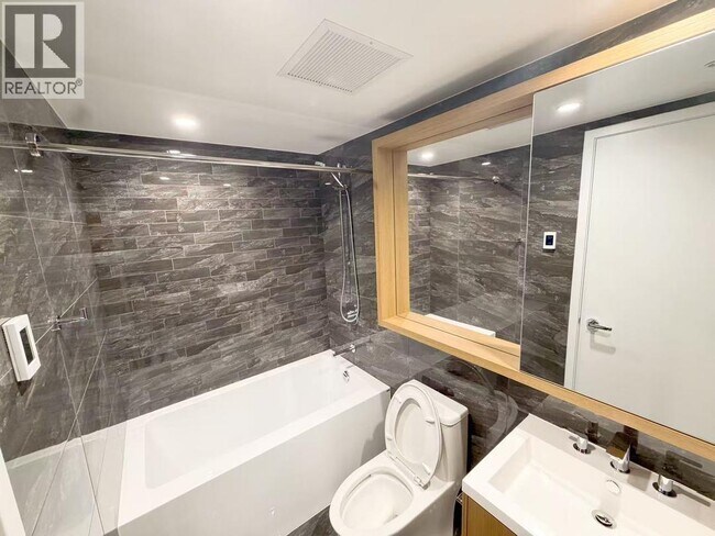 Photo du bâtiment - 6608 Sussex Ave