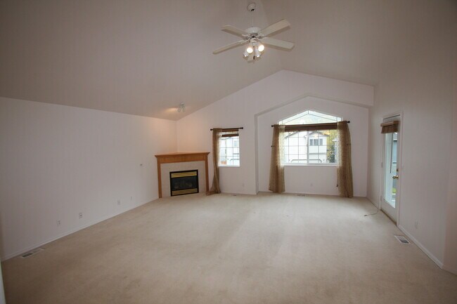 Foto del edificio - 4 Bedroom Eagle River Home!
