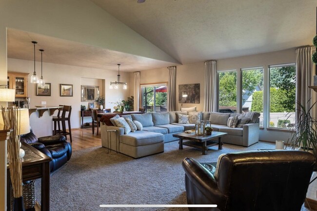 Foto del edificio - $4,500 - 4 Bed / 3 Bath Stunning Single Family Home in South Hill