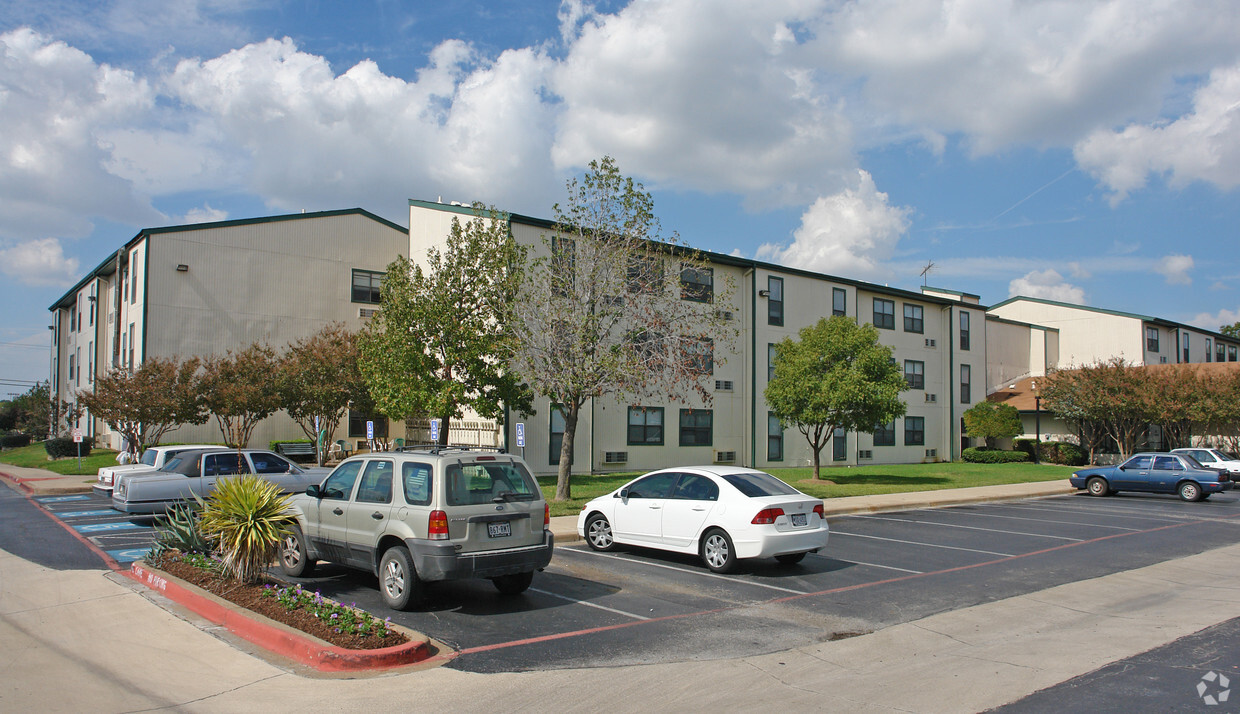 Primary Photo - Park Meadows Apartments