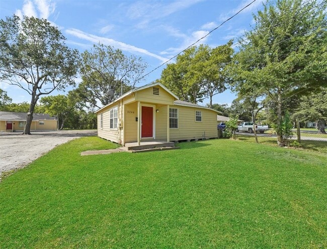 Building Photo - 8248 Hartford St