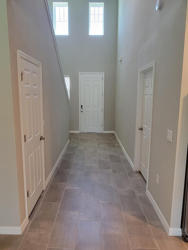 Building Photo - 5265 Sanders Oak Trl