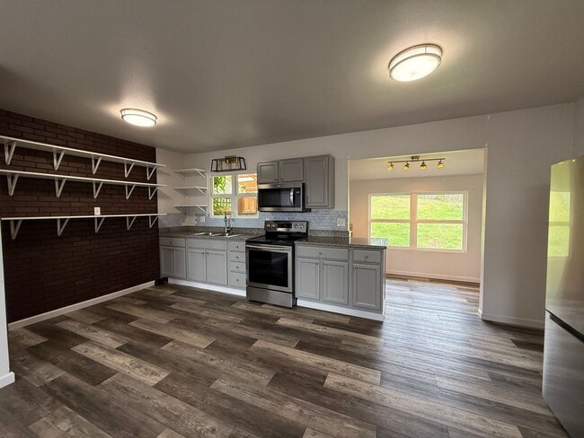 Foto del edificio - Unfurnished 2 bed/1 bath Kula Cottage with fully fenced yard