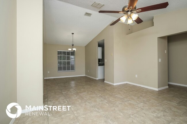 Building Photo - 725 Maderia Ct