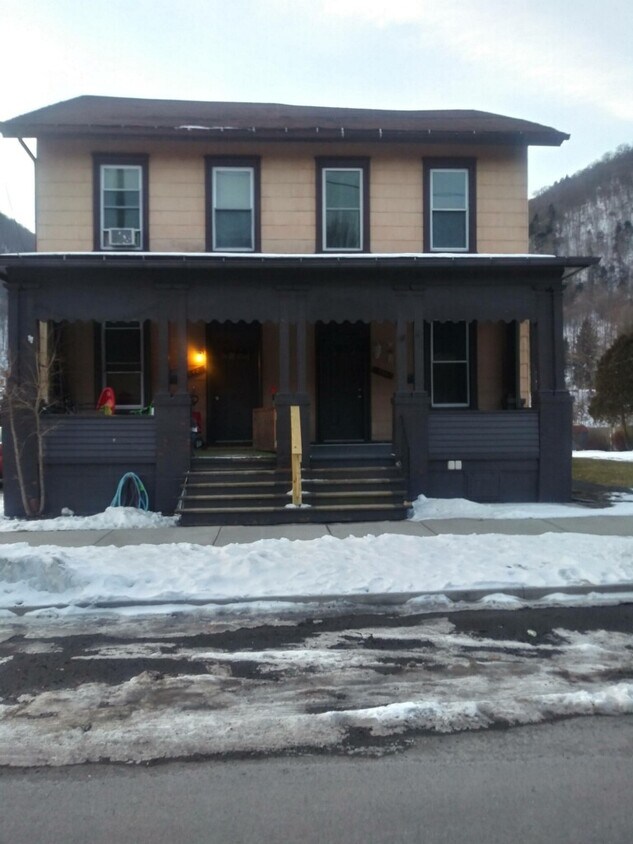 Primary Photo - 738 Ontario Ave