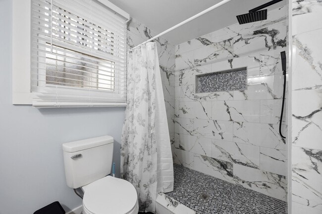 Photo - 903-905 Beecher St SW Apartment
