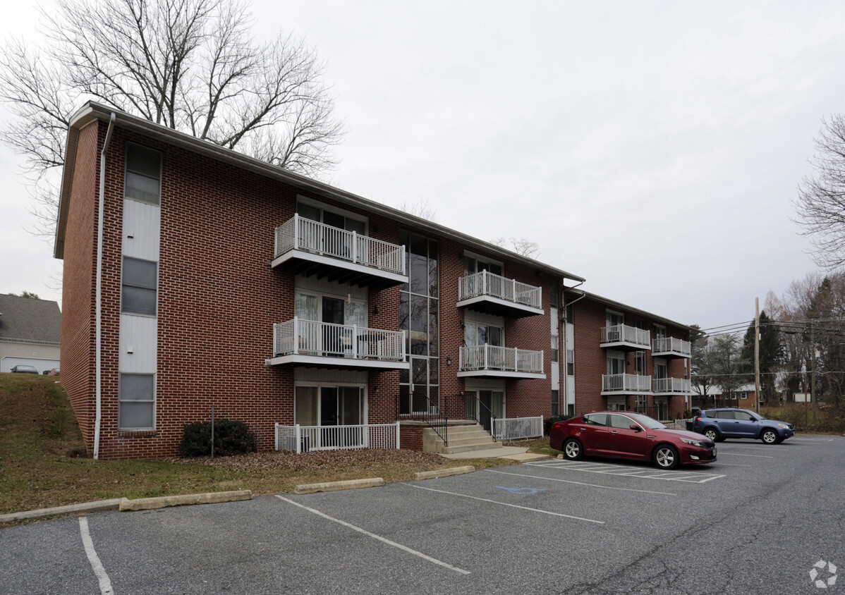 Primary Photo - Meadowvale Apartments