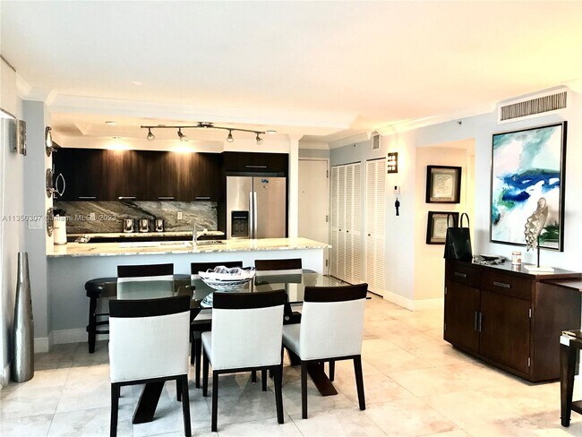 Foto del edificio - 6917 Collins Ave