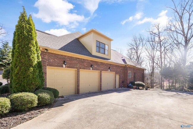 Building Photo - 121 Cheekwood Dr