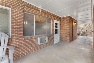 Building Photo - 301 Peterson St