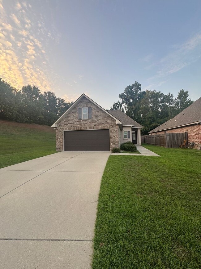 Building Photo - 624 Riverscape Dr