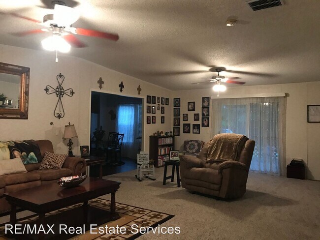 Foto del edificio - 8409 S Woodlands Trail