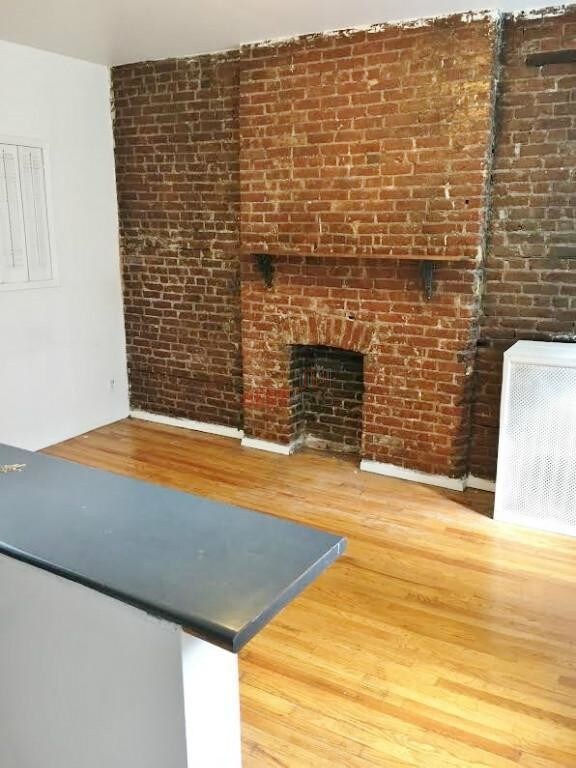 Building Photo - 370 W 46th St