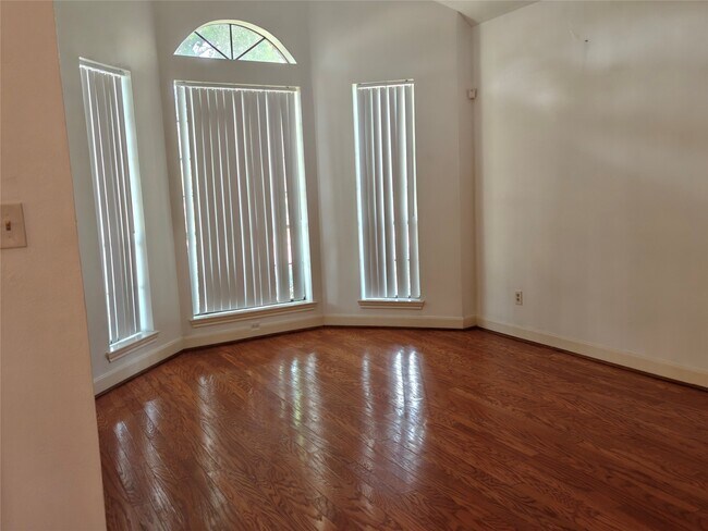 Foto del edificio - 3446 Mimosa Way