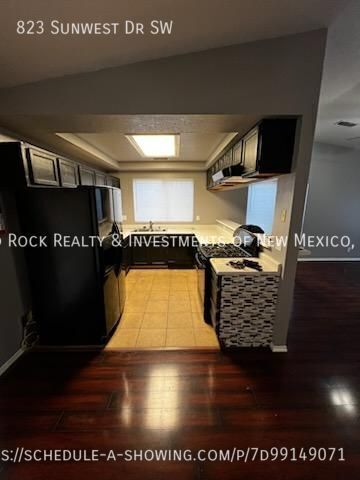 Foto del edificio - 823 Sunwest Dr SW