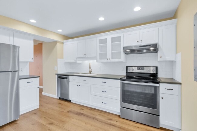 Photo - Available NOW! 3 Bedroom 2 Bath Beautiful Home in BOULDER!