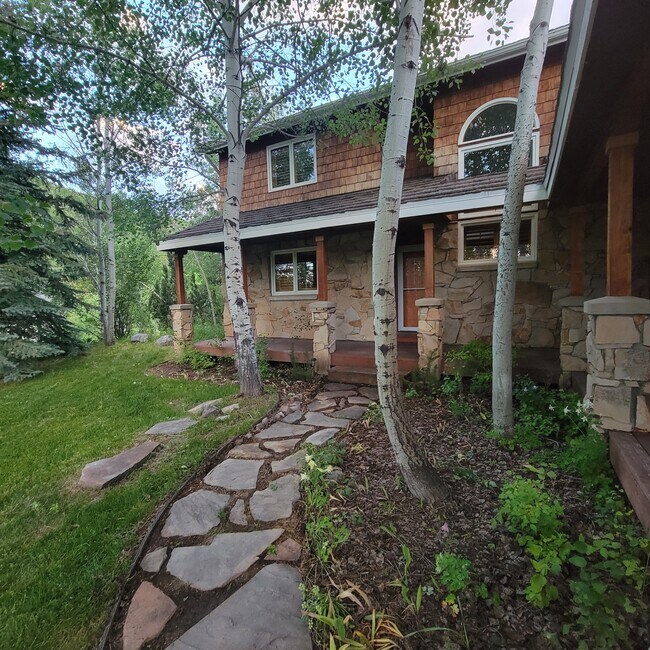 Building Photo - 3571 Wagon Wheel Cir