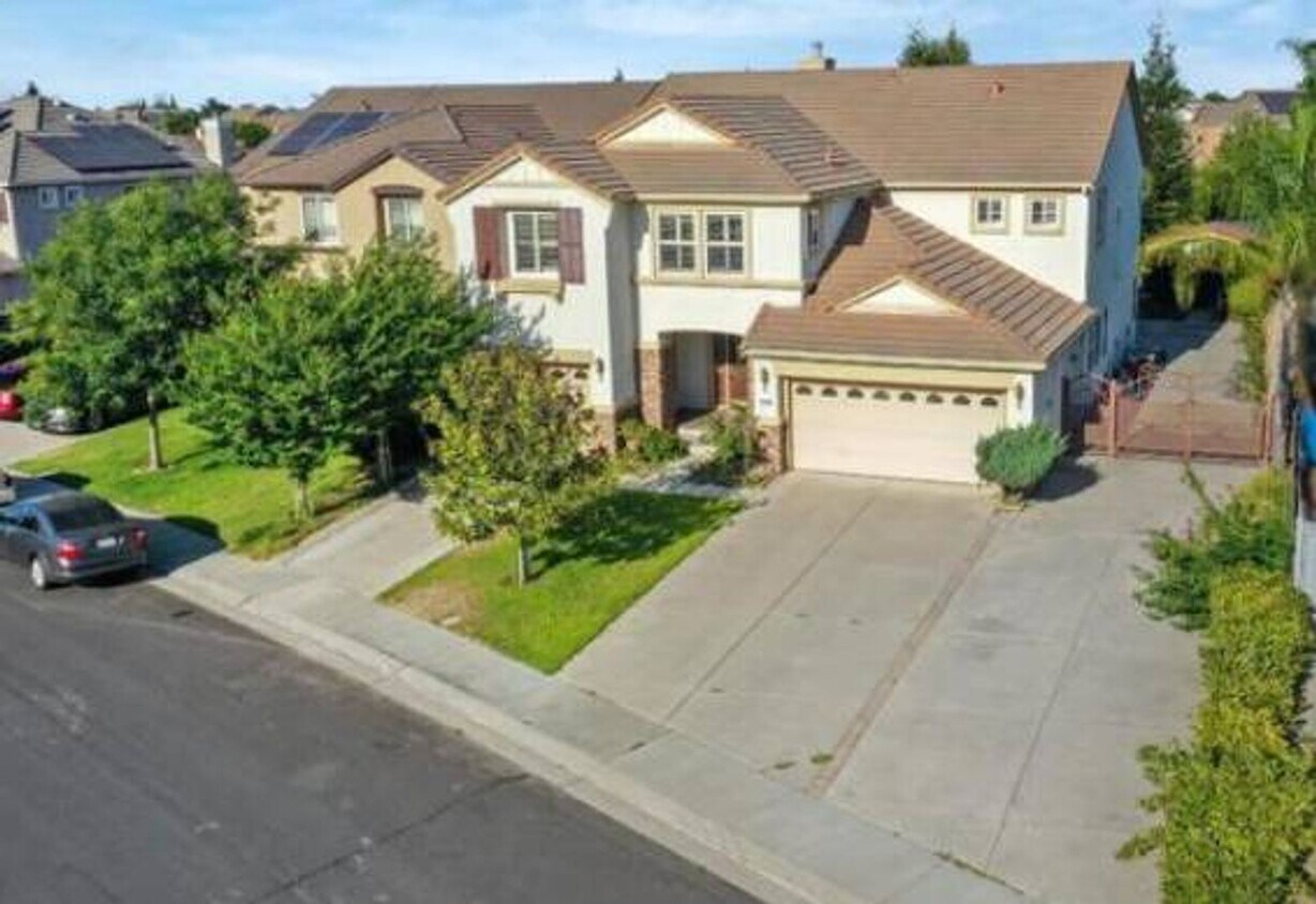 Beautiful home in a charming neighborhood!!! Easy access to shopping and highways!! - Beautiful home in a charming  neighborhood!!! Easy access to shopping and highways!!