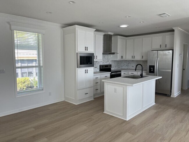 Foto del edificio - 7815 Lakeshore Dr