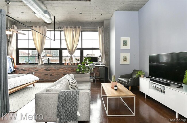 Building Photo - 55 W Canfield St