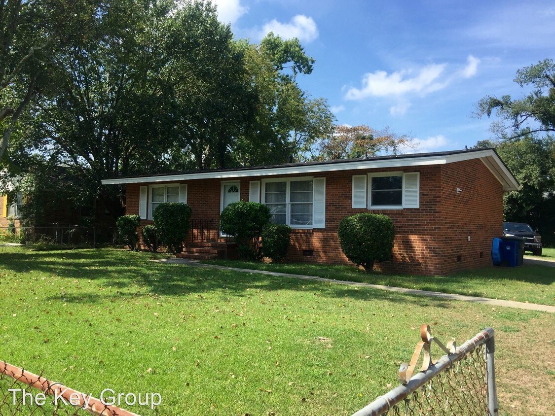 Primary Photo - 3 br, 1 bath House - 620 Berwick Drive