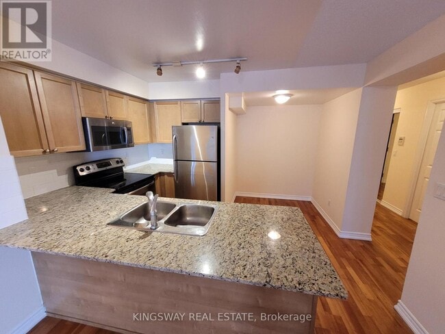 Building Photo - 761 Bay St.